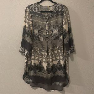 Figueroa and Flower Black and Gray Floral Tunic Top
